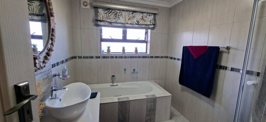  Bedroom Property for Sale in Dana Bay Western Cape